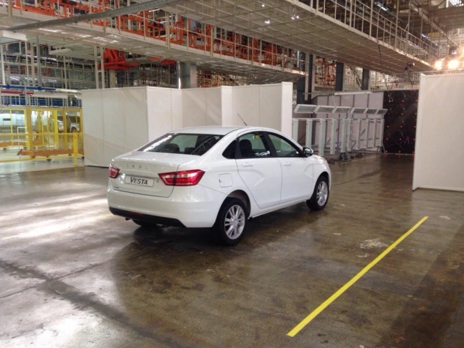 АвтоВАЗ начал серийное производство новой модели Lada Vesta (видео)