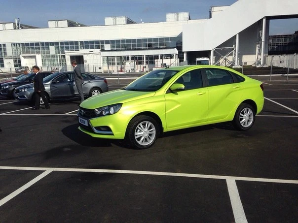 АвтоВАЗ начал серийное производство новой модели Lada Vesta (видео)