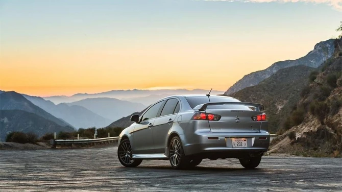 Mitsubishi официально представила обновленный седан Lancer