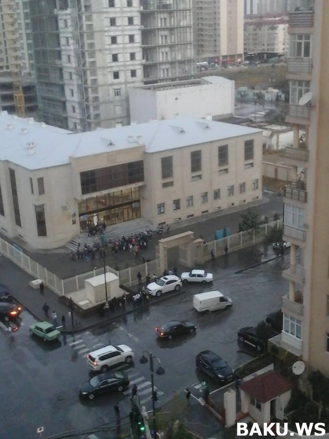 Последствия сильного ливня в Баку