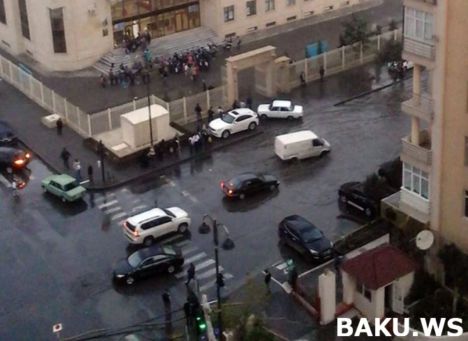 Последствия сильного ливня в Баку