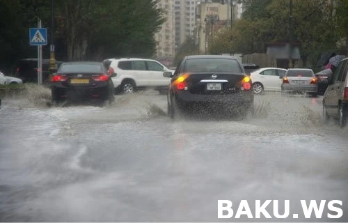 Последствия сильного ливня в Баку