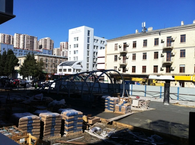 Новые фотографии строящихся выходов метро в Баку