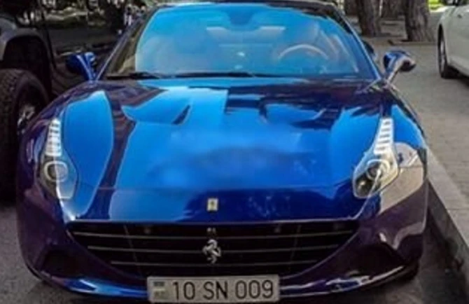 Сестра народной артистки требует от женщины-водителя Ferrari новый автомобиль