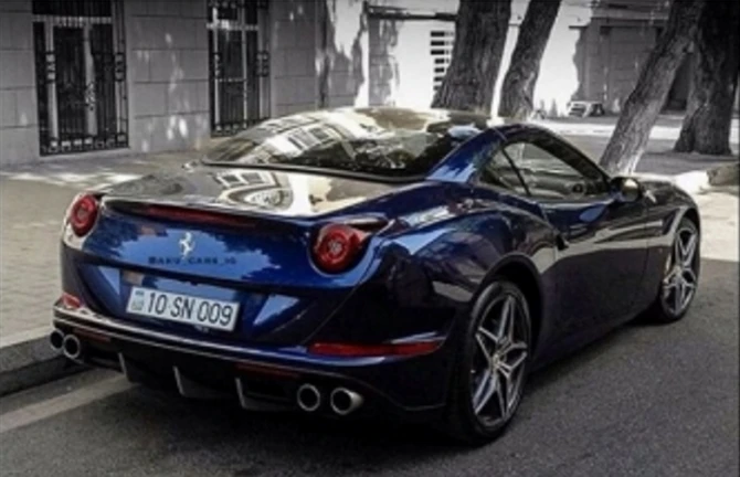 Сестра народной артистки требует от женщины-водителя Ferrari новый автомобиль