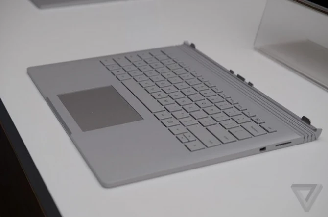 Microsoft выпустила свой первый ноутбук (видео)
