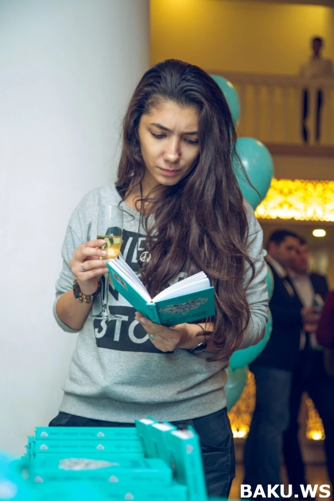 В Баку состоялась торжественная презентация книги талантливой поэтессы Эсли Дильбази (фото, интервью)