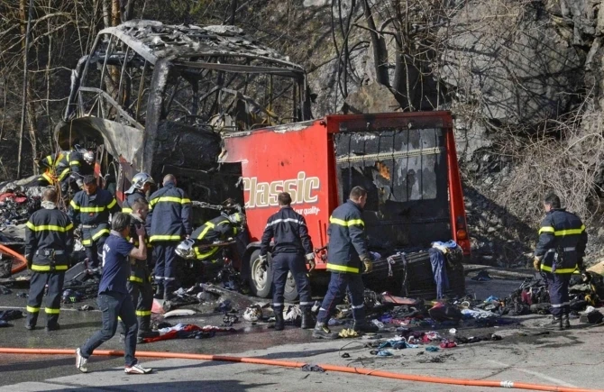 Fransada dəhşətli qəza: 49 ölü (FOTO)