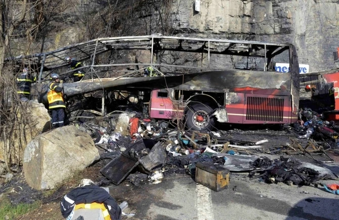 Fransada dəhşətli qəza: 49 ölü (FOTO)