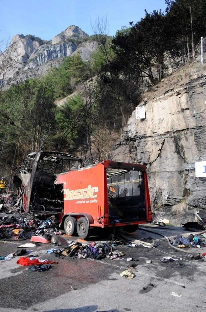 Fransada dəhşətli qəza: 49 ölü (FOTO)