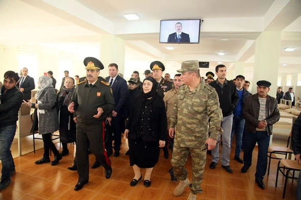 Закир Гасанов встретился с родителями солдат
