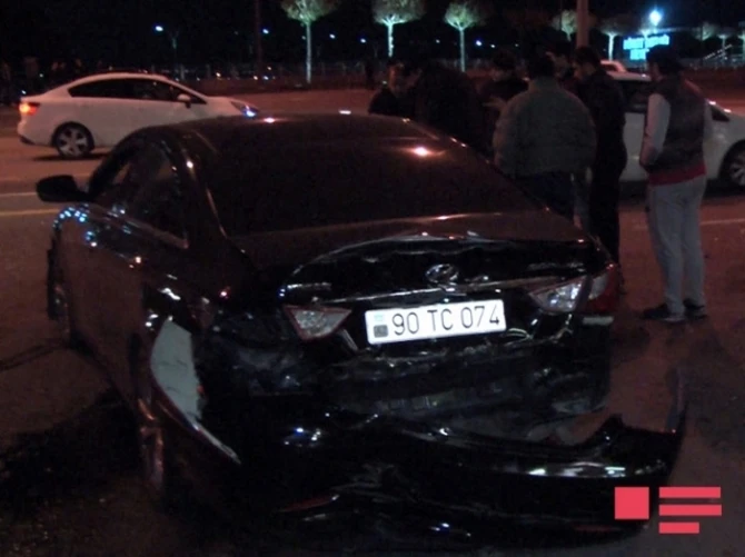 В Баку женщина стала причиной столкновения 3 автомобилей