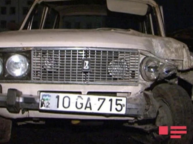 В Баку грузовой автомобиль столкнулся с «ВАЗ 2106», есть пострадавший