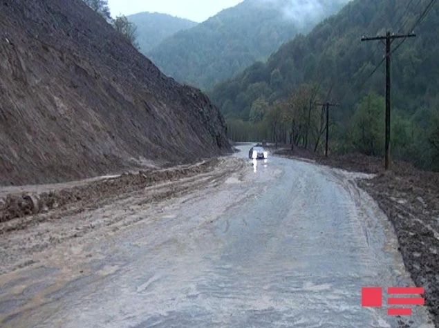 На трассе Ленкорань-Лерик произошел оползень