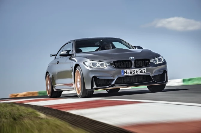 BMW выпустила новый автомобиль версии BMW М4 GTS (галерея)