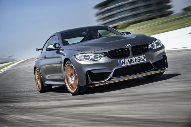 BMW выпустила новый автомобиль версии BMW М4 GTS (галерея)