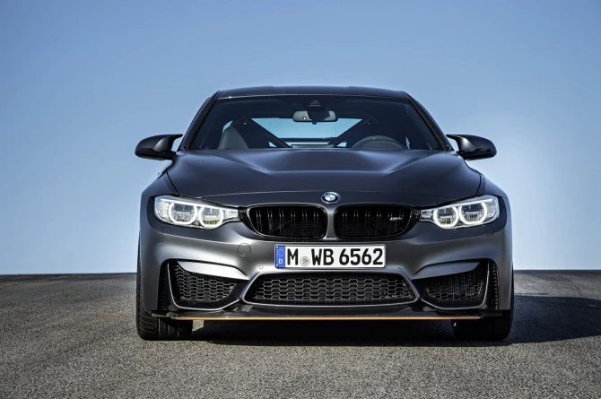 BMW выпустила новый автомобиль версии BMW М4 GTS (галерея)