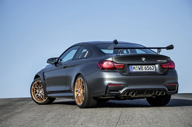 BMW выпустила новый автомобиль версии BMW М4 GTS (галерея)