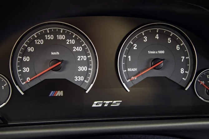 BMW выпустила новый автомобиль версии BMW М4 GTS (галерея)