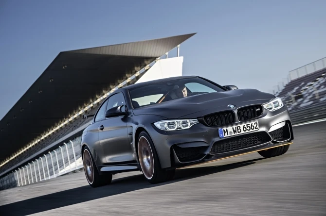BMW выпустила новый автомобиль версии BMW М4 GTS (галерея)