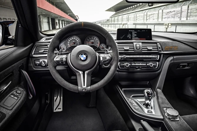 BMW выпустила новый автомобиль версии BMW М4 GTS (галерея)