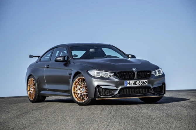BMW выпустила новый автомобиль версии BMW М4 GTS (галерея)