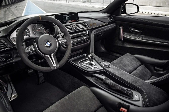 BMW выпустила новый автомобиль версии BMW М4 GTS (галерея)