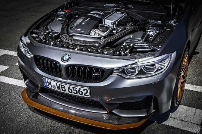 BMW выпустила новый автомобиль версии BMW М4 GTS (галерея)