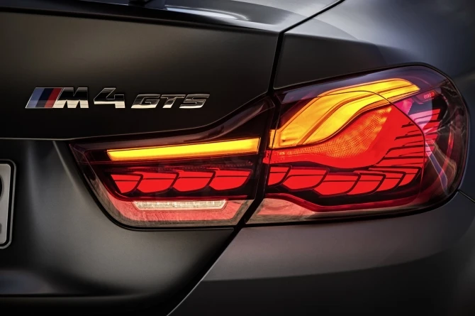 BMW выпустила новый автомобиль версии BMW М4 GTS (галерея)