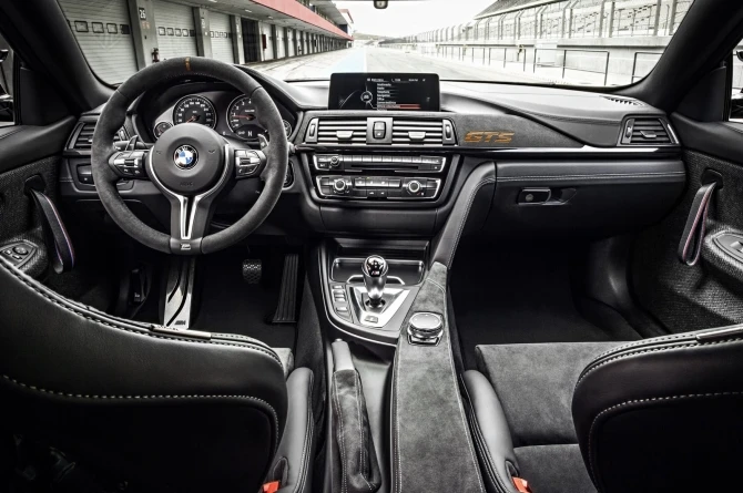 BMW выпустила новый автомобиль версии BMW М4 GTS (галерея)
