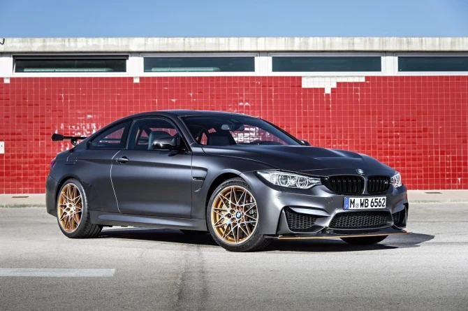 BMW выпустила новый автомобиль версии BMW М4 GTS (галерея)