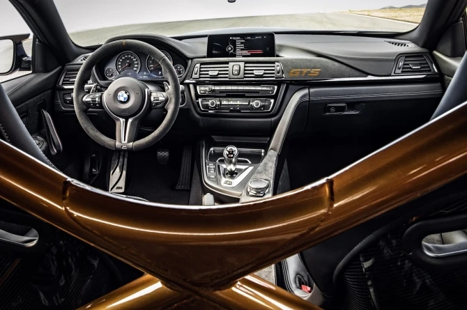 BMW выпустила новый автомобиль версии BMW М4 GTS (галерея)