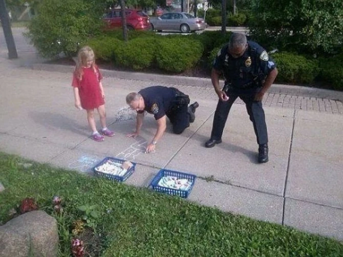 Dünyanın ən pozitiv polisləri (FOTO)