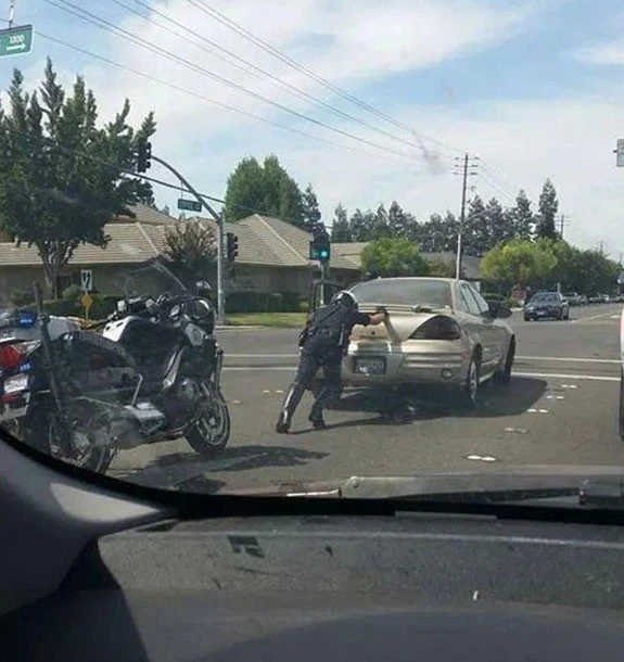 Dünyanın ən pozitiv polisləri (FOTO)