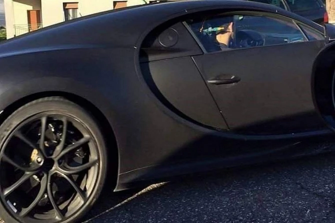Шпионские снимки прототипа суперкара Bugatti Chiron