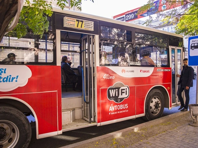 В Баку появился WI-FI автобус!