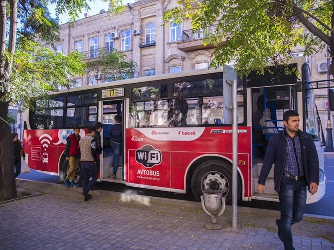 В Баку появился WI-FI автобус!