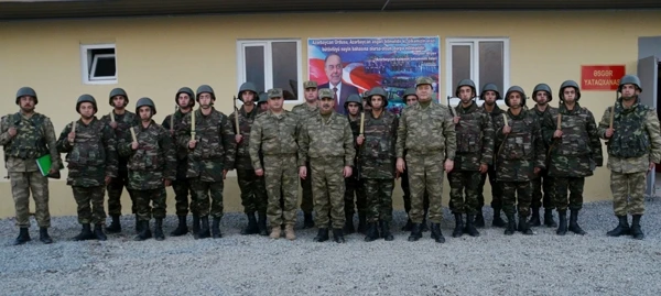 Министр обороны Закир Гасанов проверил подготовку войск на передней линии обороны