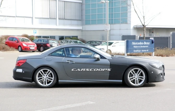 Родстер 2017 Mercedes SL перед дебютом в Лос-Анджелесе