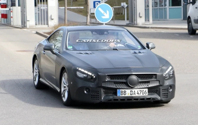 Родстер 2017 Mercedes SL перед дебютом в Лос-Анджелесе