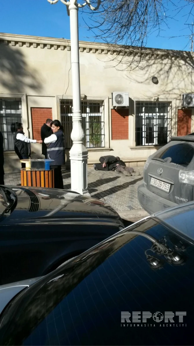 В Азербайджане скончался мужчина, вызванный в суд из-за алиментов