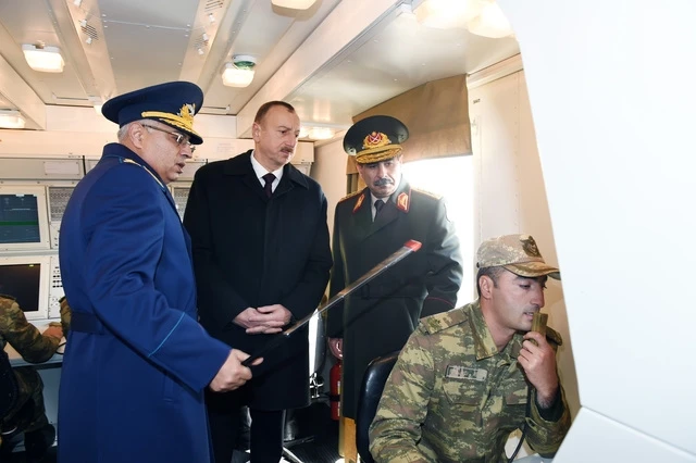 Ильхам Алиев ознакомился с условиями военного городка ВВС Азербайджана