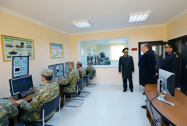 Ильхам Алиев ознакомился с условиями военного городка ВВС Азербайджана