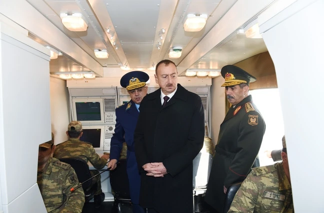 Ильхам Алиев ознакомился с условиями военного городка ВВС Азербайджана
