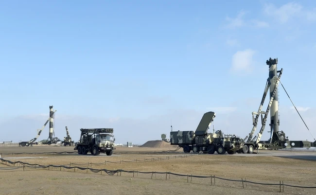 Ильхам Алиев ознакомился с условиями военного городка ВВС Азербайджана