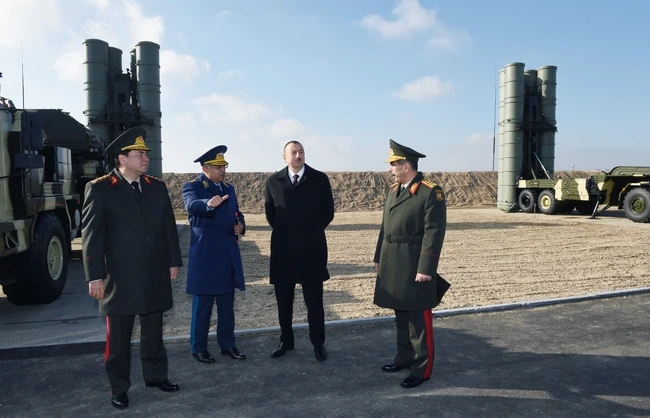 Ильхам Алиев ознакомился с условиями военного городка ВВС Азербайджана