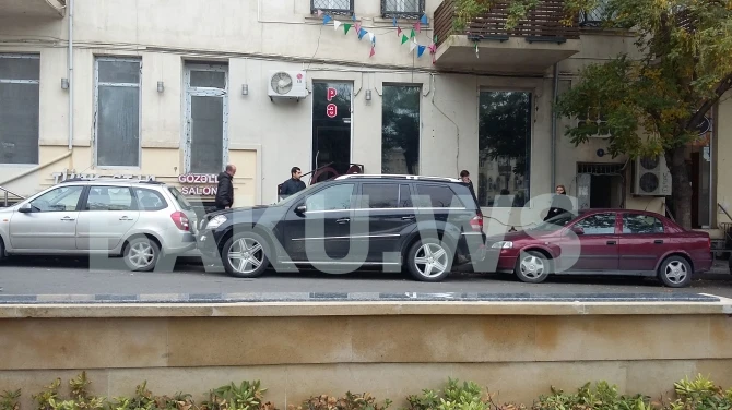 Bakıda yol kəsənlər meydan sulayır (FOTO)