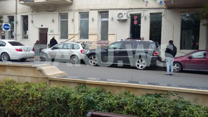 Bakıda yol kəsənlər meydan sulayır (FOTO)