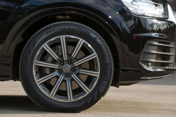 Знакомство со вторым поколением кроссовера Audi Q7
