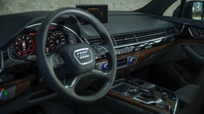 Знакомство со вторым поколением кроссовера Audi Q7